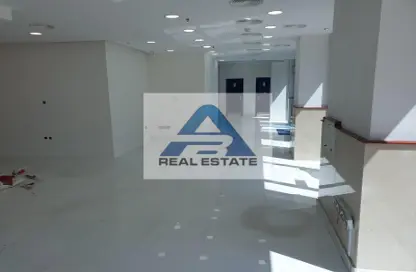 Show Room - Studio - 4 Bathrooms for rent in Corniche Road - Abu Dhabi