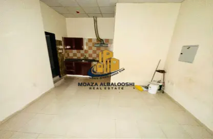 Apartment - 1 Bathroom for rent in Muwaileh Commercial - Sharjah