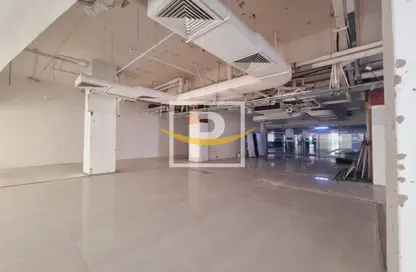 Retail - Studio for rent in Zumorrodah Building - Al Karama - Dubai