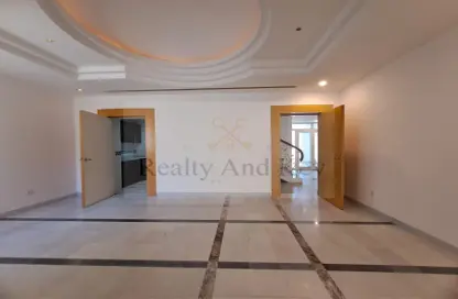 مجمع سكني - 7 غرف نوم للايجار في مدينة خليفة - أبوظبي