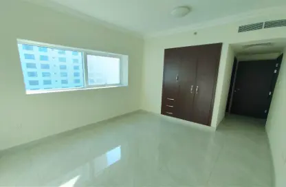 Apartment - 3 Bedrooms - 3 Bathrooms for rent in Yasmeen Tower - Al Majaz 2 - Al Majaz - Sharjah