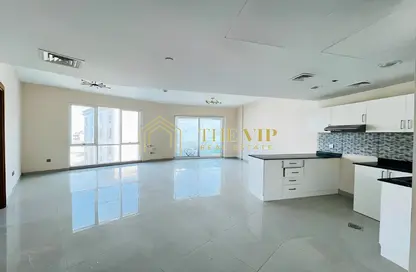 شقة - 2 غرف نوم - 2 حمامات للايجار في B  برج - لاجو فيستا - مدينة دبي للإنتاج (اي ام بي زد) - دبي