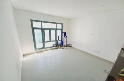 Apartment - Studio - 4 Bathrooms for rent in Al Qulaya'ah - Al Sharq - Sharjah