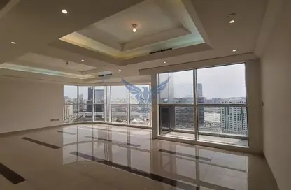 Apartment - 3 Bedrooms - 4 Bathrooms for rent in Wave tower - Corniche Road - Abu Dhabi