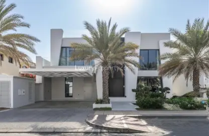 Villa - 5 Bedrooms - 6 Bathrooms for sale in Garden Homes Frond B - Garden Homes - Palm Jumeirah - Dubai