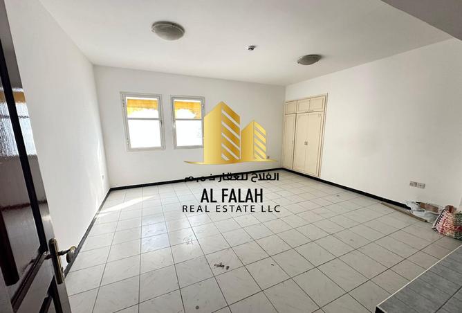 Apartment - 1 Bathroom for rent in Zayd Bin Aslam Street - Abu shagara - Sharjah