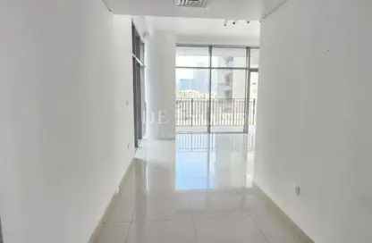 Apartment - 1 Bedroom - 2 Bathrooms for rent in Boulevard Crescent 2 - BLVD Crescent - Downtown Dubai - Dubai