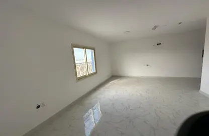 Labor Camp - Studio - 1 Bathroom for rent in Umm Al Thuoob - Umm Al Quwain