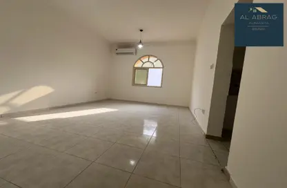 Apartment - 1 Bathroom for rent in Al Mushrif Villas - Al Mushrif - Abu Dhabi