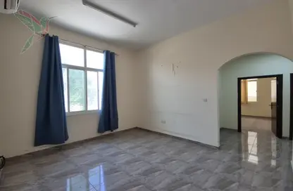 Apartment - 2 Bedrooms - 2 Bathrooms for rent in Al Dafeinah - Asharej - Al Ain