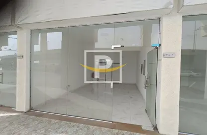 Retail - Studio - 1 Bathroom for rent in Karama Centre - Karama Park Area - Al Karama - Dubai