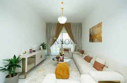 شقة - 2 غرف نوم - 3 حمامات للايجار في أوليفز ريزيدينس - المدينة الدولية - دبي