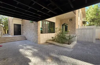 Villa - 4 Bedrooms - 4 Bathrooms for rent in Khalidiya Towers - Al Khalidiya - Abu Dhabi