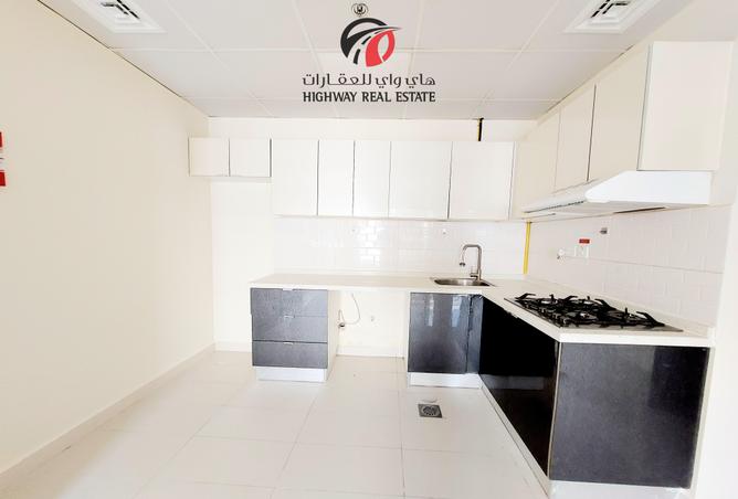 Apartment - 1 Bedroom - 2 Bathrooms for rent in Al Helal Al Zahaby Building 2 - Al Warsan 4 - Al Warsan - Dubai