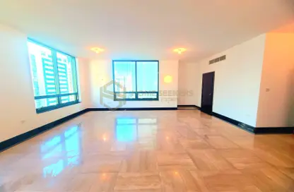 Apartment - 3 Bedrooms - 4 Bathrooms for rent in Hamdan Street - Abu Dhabi