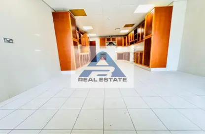 Apartment - 4 Bedrooms - 6 Bathrooms for rent in Crescent Towers - Al Khalidiya - Abu Dhabi