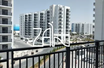 Apartment - 1 Bedroom - 2 Bathrooms for sale in Waters Edge - Yas Island - Abu Dhabi