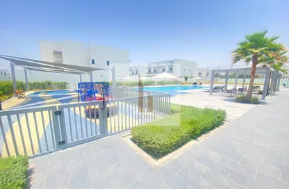 صورة لـ حوض سباحة فيلا - 5 غرف نوم - 7 حمامات للايجار في فلل ام سقيم 1 - أم سقيم 1 - أم سقيم - دبي ، صورة رقم 1