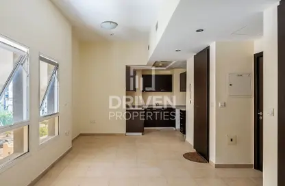 Apartment - 1 Bathroom for rent in Al Thamam 57 - Al Thamam - Remraam - Dubai