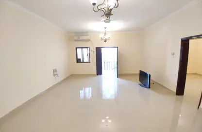 Empty Room image for: Villa - 5 Bedrooms - 5 Bathrooms for rent in Al Sabkha - Al Riqqa - Sharjah, Image 1