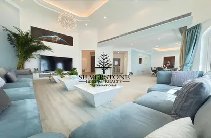 Villa - 4 Bedrooms - 5 Bathrooms for rent in Garden Homes Frond D - Garden Homes - Palm Jumeirah - Dubai