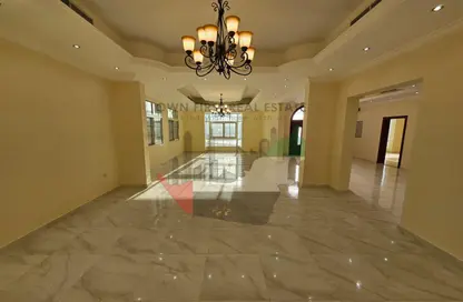 Villa - 5 Bedrooms - 6 Bathrooms for rent in Nad Al Sheba Villas - Nad Al Sheba 3 - Nad Al Sheba - Dubai