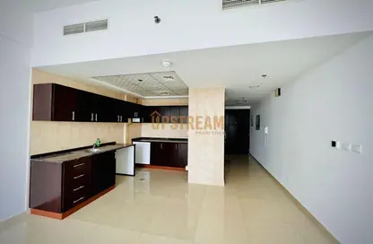 Apartment - 1 Bathroom for rent in Frankfurt Sports Tower - Dubai Sports City - Dubai