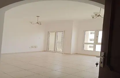 Apartment - 1 Bedroom - 1 Bathroom for rent in Beach Tower 1 - Al Khan Lagoon - Al Khan - Sharjah