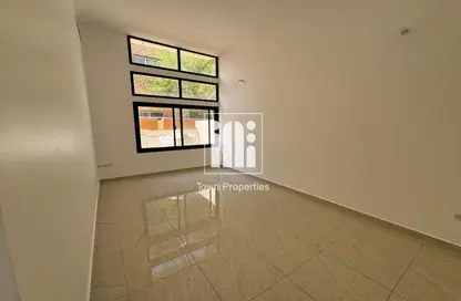 Villa - 4 Bedrooms - 5 Bathrooms for rent in Al Karamah - Abu Dhabi