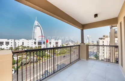 Apartment - 3 Bedrooms - 4 Bathrooms for rent in Lamtara 2 - Madinat Jumeirah Living - Umm Suqeim - Dubai