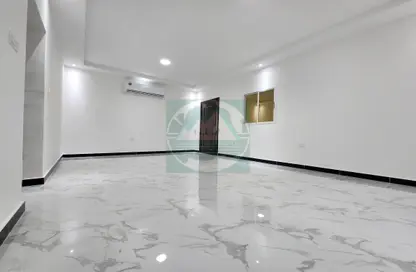 Apartment - Studio - 1 Bathroom for rent in Shakhbout City - Abu Dhabi