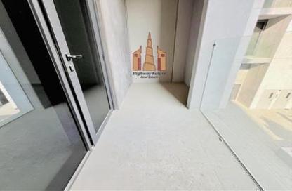 Apartment - Studio - 1 Bathroom for rent in Tiraz 2 - Aljada - Sharjah