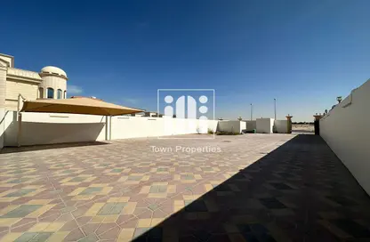 Villa - 5 Bedrooms for rent in Shakhbout City - Abu Dhabi