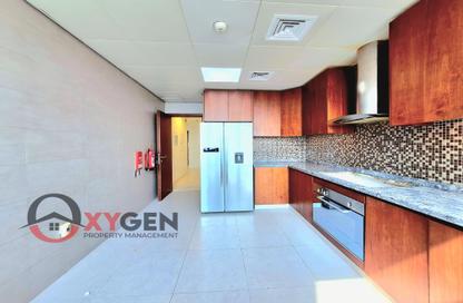 Apartment - 3 Bedrooms - 4 Bathrooms for rent in Salama Residence - Cornich Al Khalidiya - Al Khalidiya - Abu Dhabi