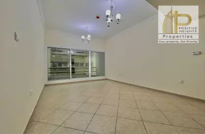 Apartment - 1 Bedroom - 1 Bathroom for rent in Metro Building - Al Barsha 1 - Al Barsha - Dubai