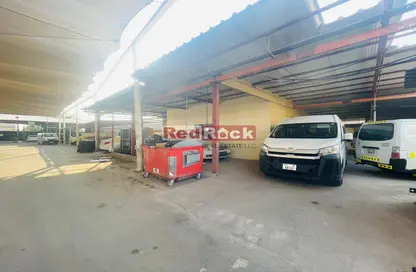 Warehouse - Studio - 3 Bathrooms for rent in Umm Ramool - Dubai