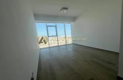 Apartment - 1 Bathroom for rent in Bloom Towers C - Bloom Towers - Jumeirah Village Circle - Dubai