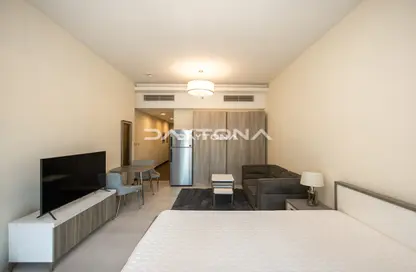 Apartment - 1 Bathroom for rent in SOL Bay - Business Bay - Dubai