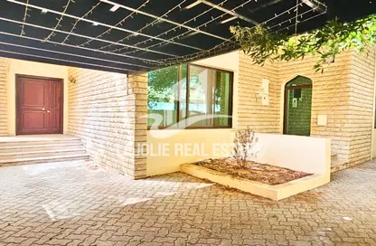 Villa - 4 Bedrooms - 5 Bathrooms for rent in Al Khalidiya - Abu Dhabi