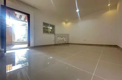 Apartment - 1 Bathroom for rent in Al Mushrif - Abu Dhabi