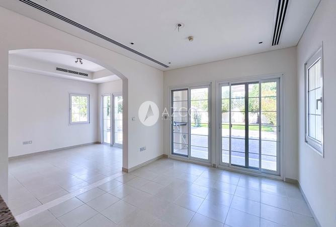 Villa - 2 Bedrooms - 3 Bathrooms for sale in District 16 - Jumeirah Village Circle - Dubai