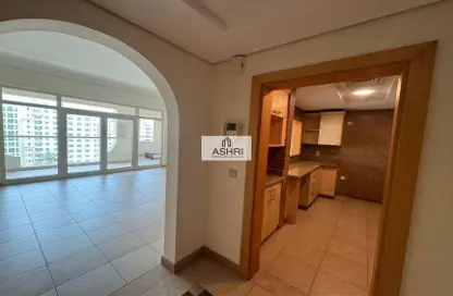 Apartment - 2 Bedrooms - 3 Bathrooms for rent in Al Msalli - Shoreline Apartments - Palm Jumeirah - Dubai