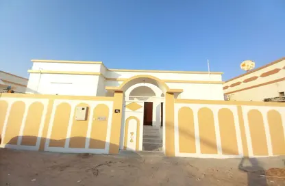 Villa - 3 Bedrooms - 3 Bathrooms for rent in Al Sabkha - Al Riqqa - Sharjah