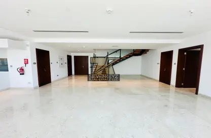 Townhouse - 4 Bedrooms - 6 Bathrooms for rent in Tourist Club Area - Abu Dhabi