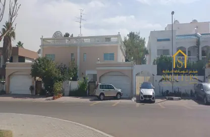 Villa - 3 Bedrooms - 4 Bathrooms for rent in Al Garhoud - Dubai