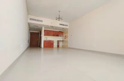 Apartment - 1 Bathroom for rent in Ibtikar 1 - Al Majaz 2 - Al Majaz - Sharjah