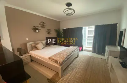 Apartment - 1 Bathroom for rent in Burj Al Nujoom - Downtown Dubai - Dubai