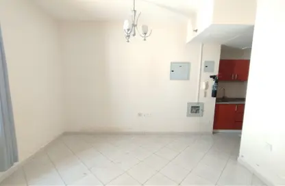 Apartment - 1 Bathroom for rent in Muwailih Building - Muwaileh - Sharjah