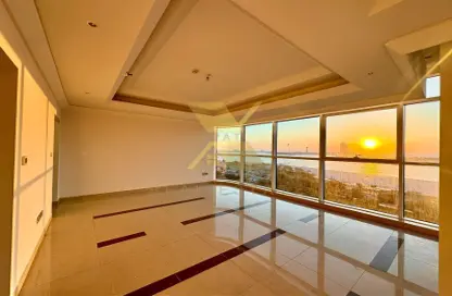 Apartment - 2 Bedrooms - 4 Bathrooms for rent in Wave tower - Corniche Road - Abu Dhabi