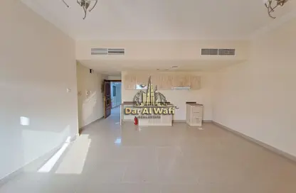 Apartment - 1 Bathroom for rent in Al Hafeet Tower 8 - Al Nahda - Sharjah